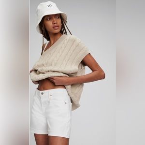 NWOT GAP Mid Rise Girlfriend 5" Cuffed White Denim Shorts Size 31/12R